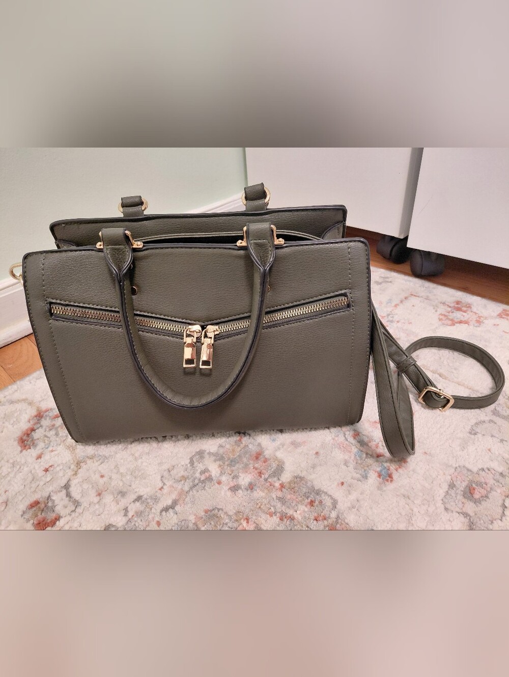 [BRAND NEW] Olive Tote Satchel with Gold Accents